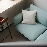 Stylish Designer Loft In Trendiest District *