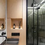 Stylish Designer Loft In Trendiest District Lejlighed