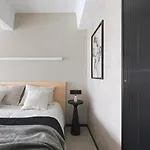 Stylish Designer Loft In Trendiest District Lejlighed