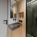 Stylish Designer Loft In Trendiest District Lejlighed *