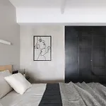Stylish Designer Loft In Trendiest District *