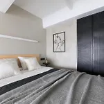Stylish Designer Loft In Trendiest District *