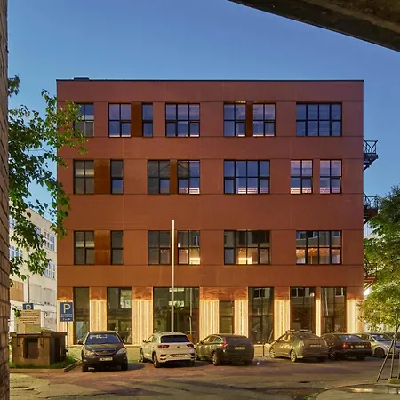 Stylish Designer Loft In Trendiest District *