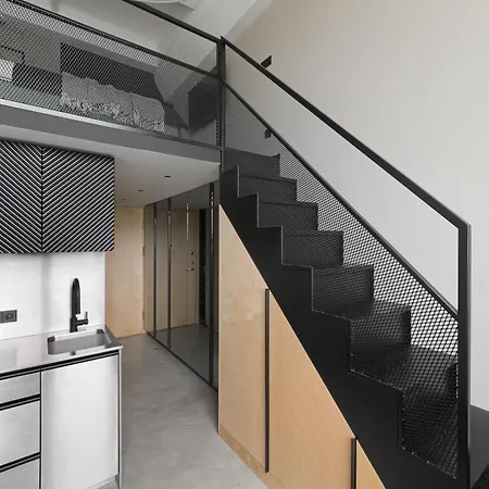 Stylish Designer Loft In Trendiest District *