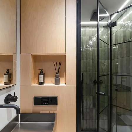 Stylish Designer Loft In Trendiest District Апартаменты