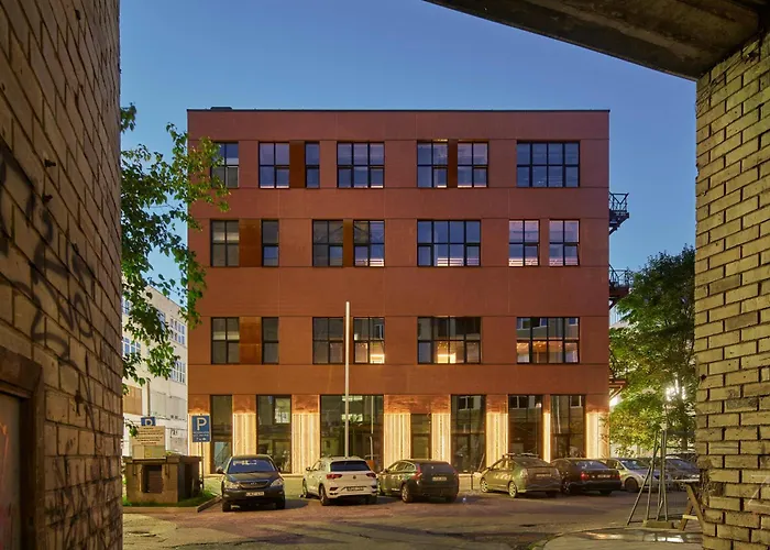 Stylish Designer Loft In Trendiest District *