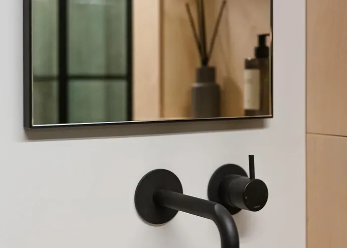 Butas Stylish Designer Loft In Trendiest District *