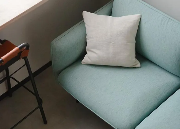 Stylish Designer Loft In Trendiest District *