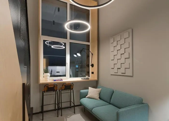 Stylish Designer Loft In Trendiest District