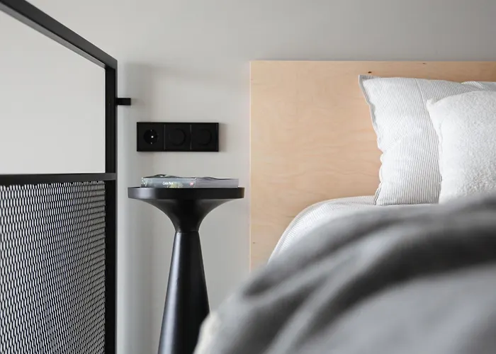 Stylish Designer Loft In Trendiest District Lejlighed