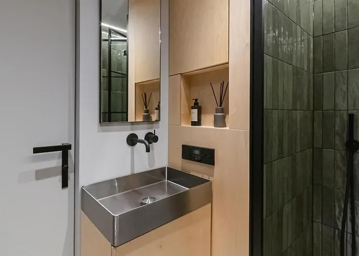 Stylish Designer Loft In Trendiest District Butas *