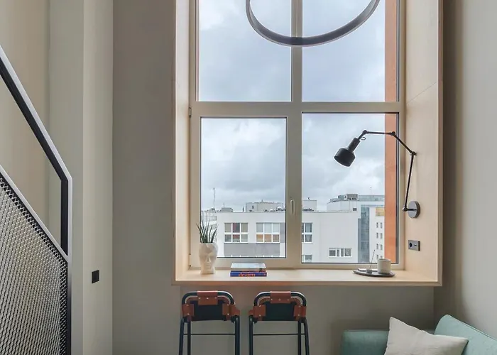 Stylish Designer Loft In Trendiest District *