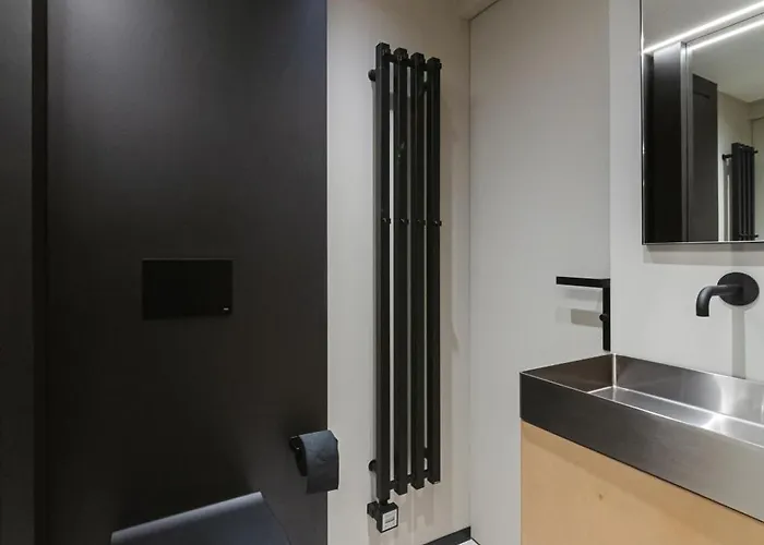 Stylish Designer Loft In Trendiest District Lejlighed *