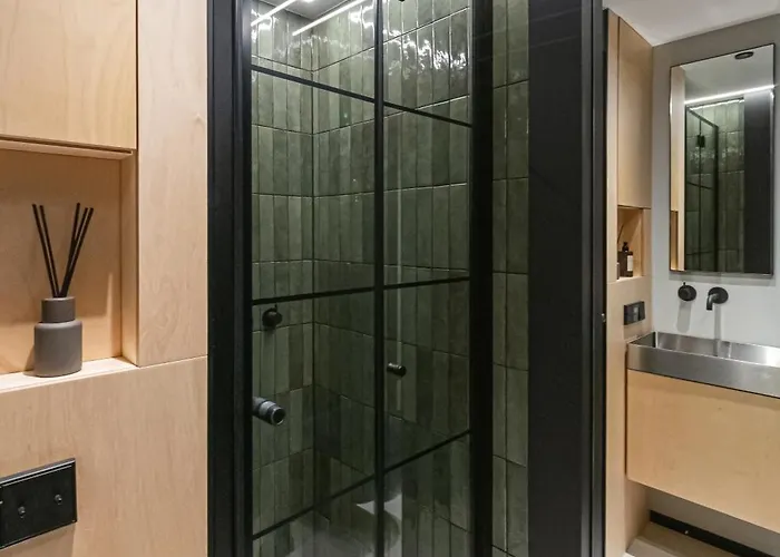 Stylish Designer Loft In Trendiest District Butas