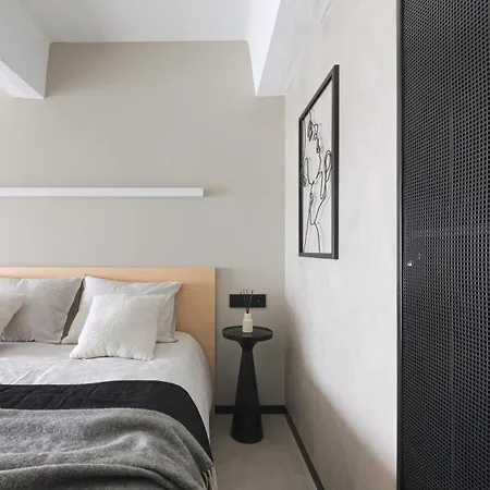 Stylish Designer Loft In Trendiest District 公寓