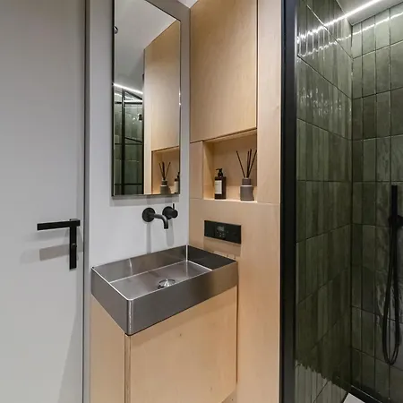 Stylish Designer Loft In Trendiest District 公寓 *