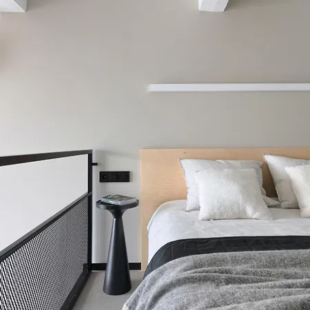 Stylish Designer Loft In Trendiest District Appartamento