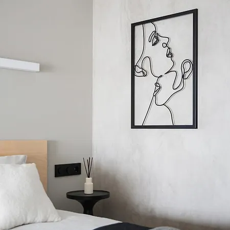 Stylish Designer Loft In Trendiest District *