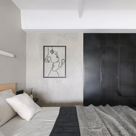 Stylish Designer Loft In Trendiest District *