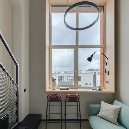 Stylish Designer Loft In Trendiest District *